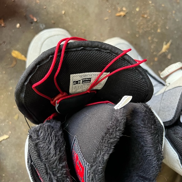 Woman’s DC Snowboarding Boots - US Size 6. Worn twice. Boa cable system. - Picture 4 of 4